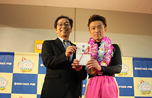 野添貴裕選手は通算1,500勝を優勝で飾った。大阪支部・華の69期・競艇選手